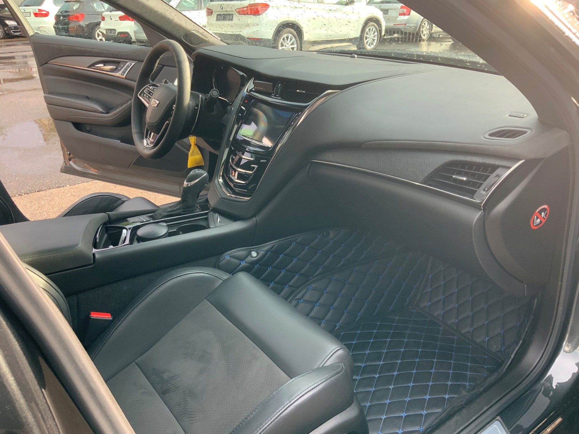 CADILLAC CTS-V Sedan 6.2 Supercharged Automatic-image-23