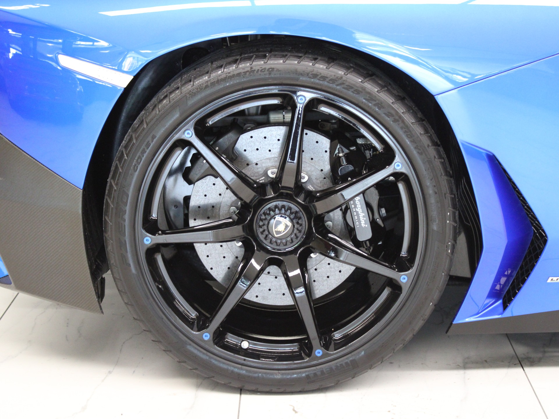 LAMBORGHINI Aventador LP750-4 Superveloce Roadster E-Gear-image-5