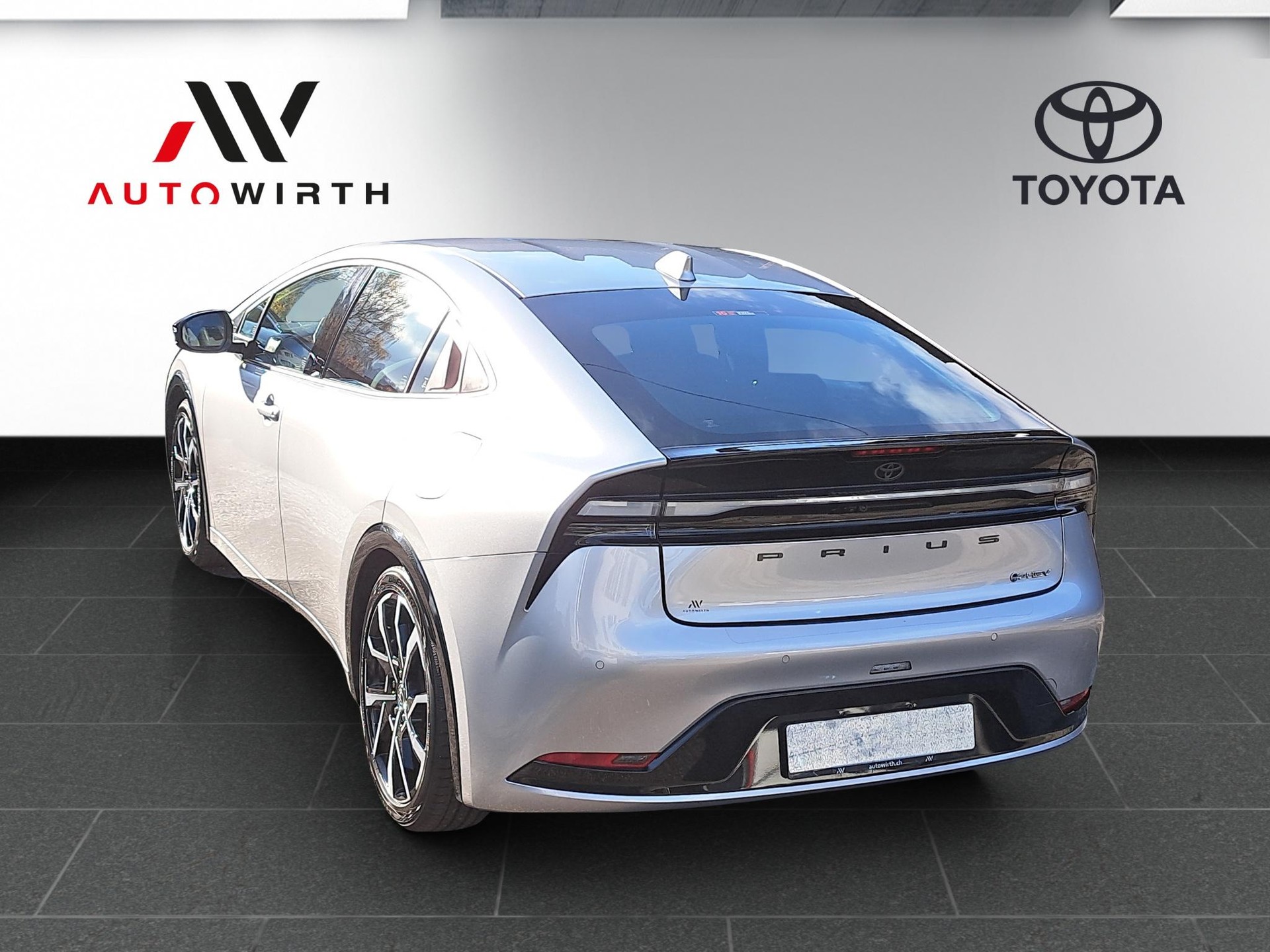 TOYOTA Prius 2.0 Plug-In-Hybrid Style-image-6