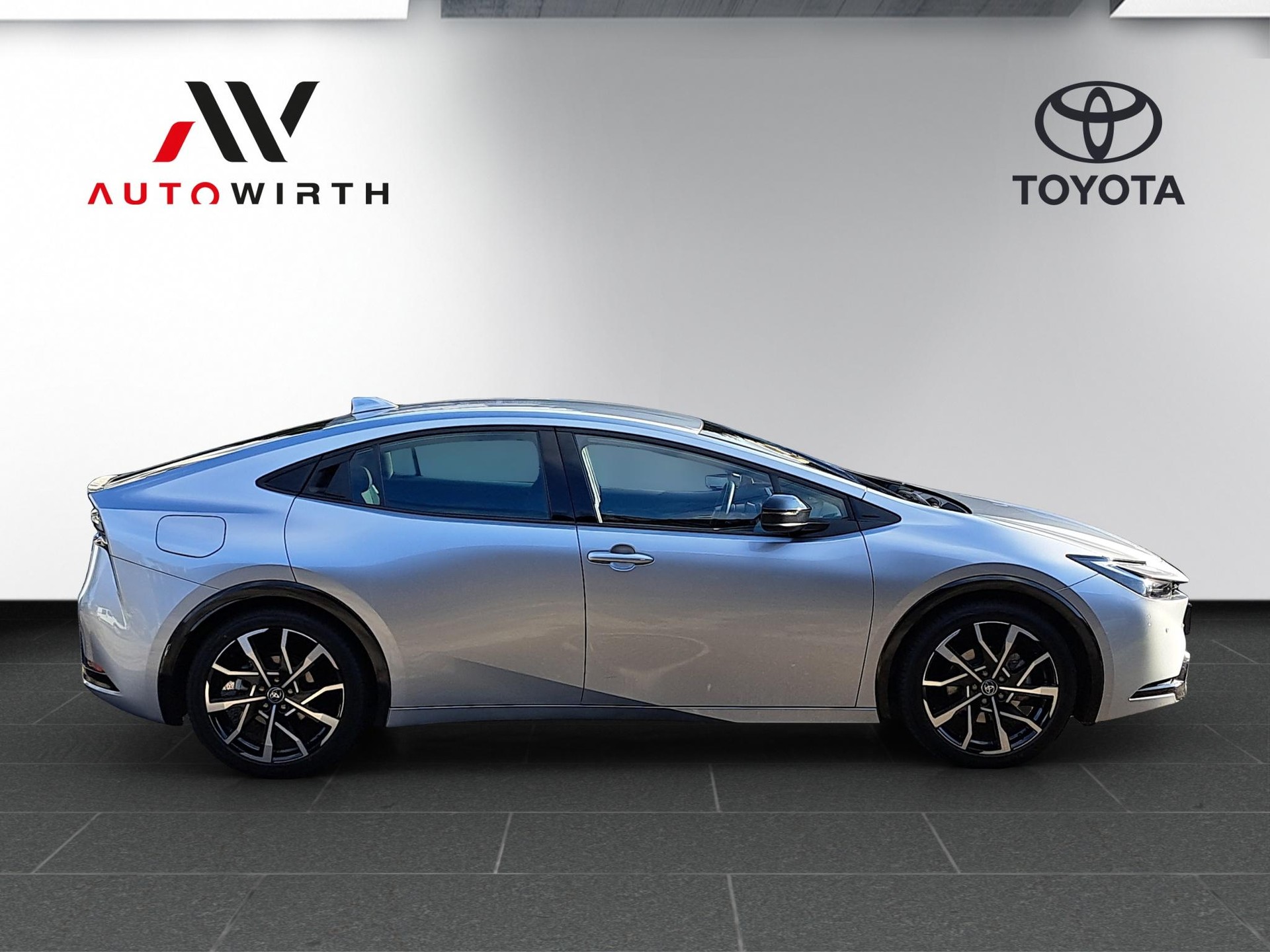 TOYOTA Prius 2.0 Plug-In-Hybrid Style-image-3