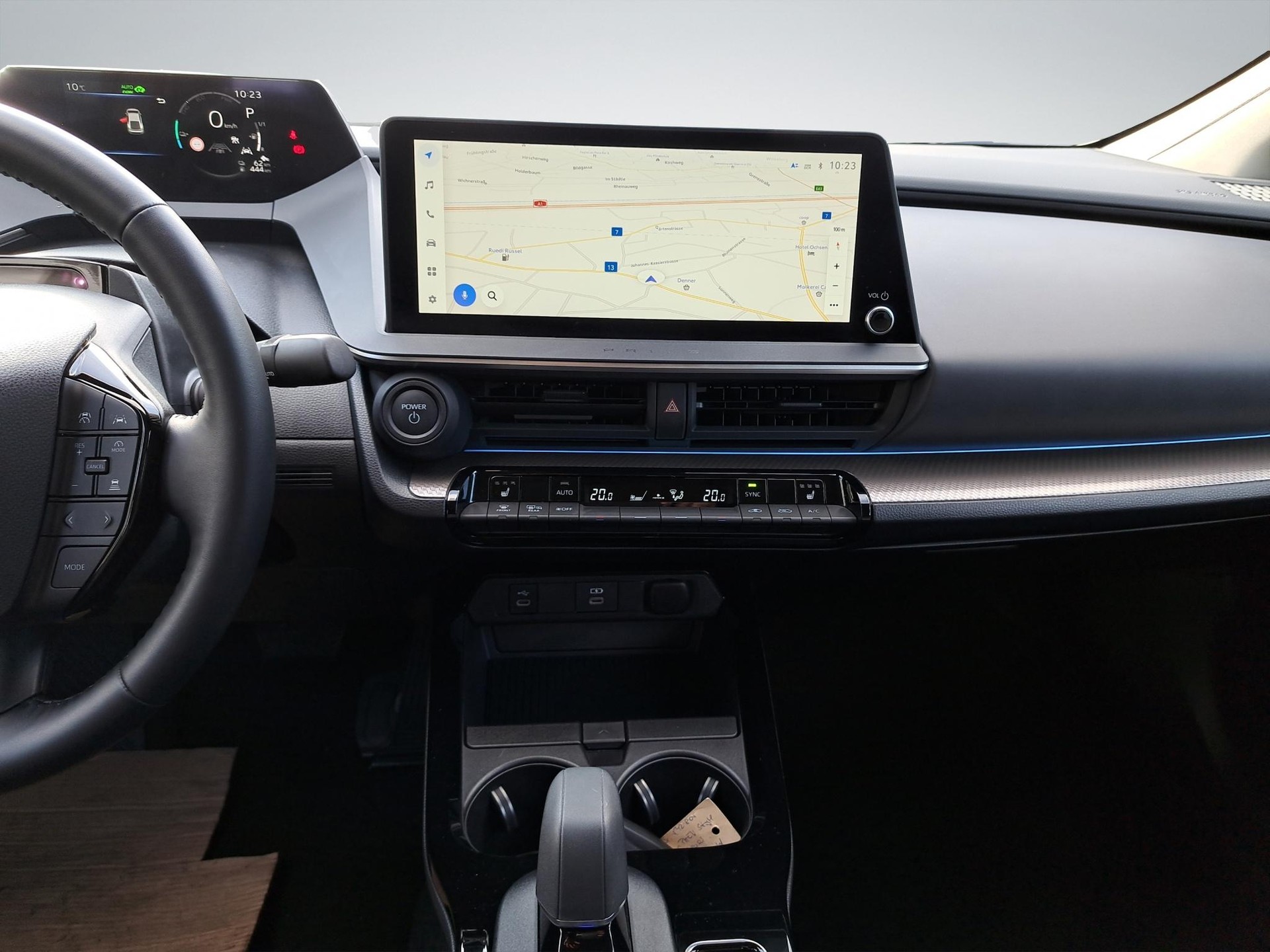 TOYOTA Prius 2.0 Plug-In-Hybrid Style-image-12