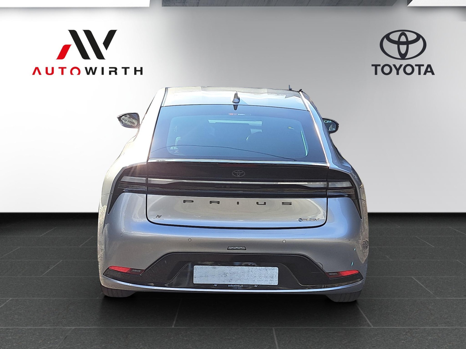 TOYOTA Prius 2.0 Plug-In-Hybrid Style-image-5