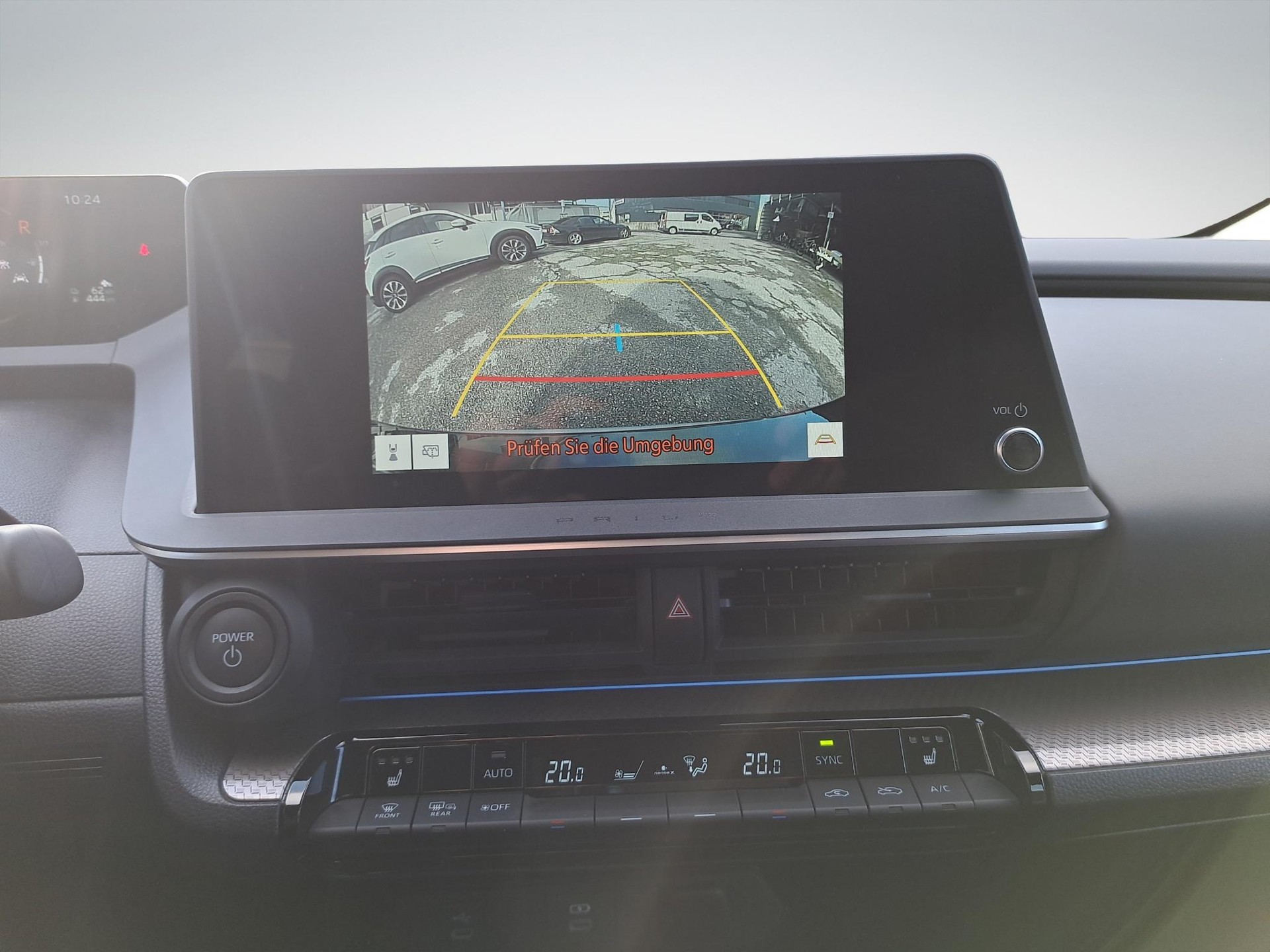 TOYOTA Prius 2.0 Plug-In-Hybrid Style-image-13