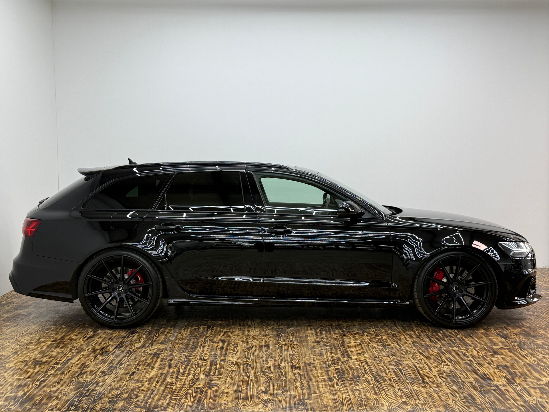 AUDI RS6 Avant 4.0 TFSI V8 quattro Tiptronic-image-13