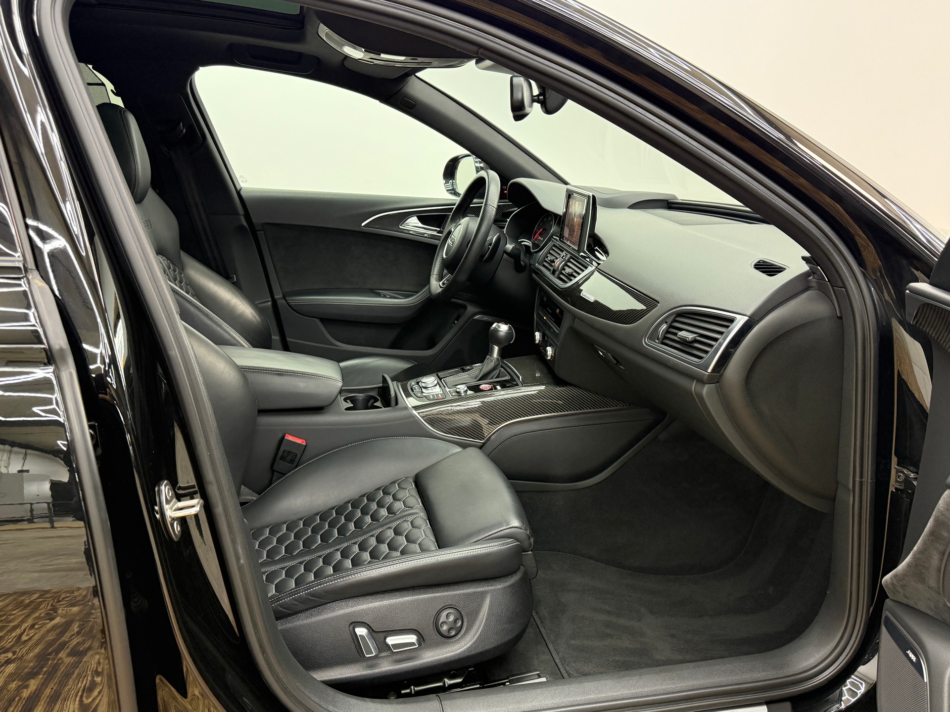 AUDI RS6 Avant 4.0 TFSI V8 quattro Tiptronic-image-17