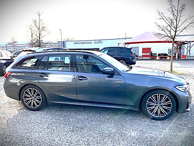 BMW 330i Touring M Sport-image-16