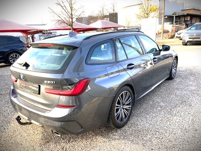 BMW 330i Touring M Sport-image-17