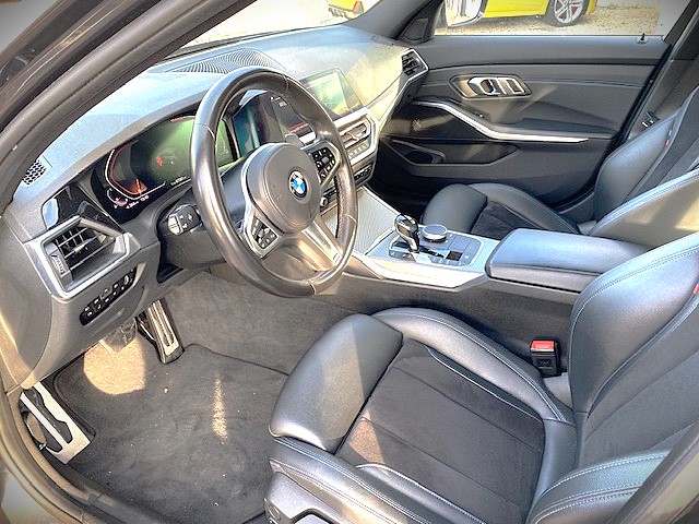 BMW 330i Touring M Sport-image-6