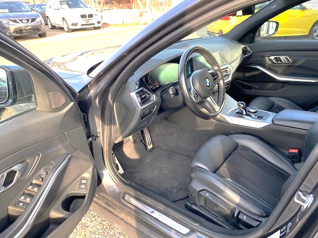 BMW 330i Touring M Sport-image-7