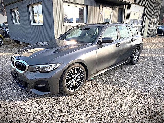 BMW 330i Touring M Sport-showroom-element-1