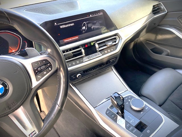 BMW 330i Touring M Sport-image-4