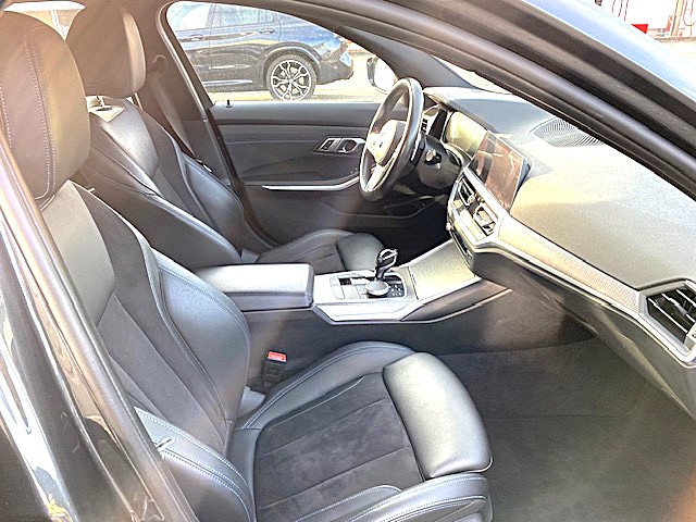 BMW 330i Touring M Sport-image-13