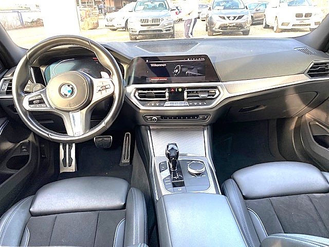 BMW 330i Touring M Sport-image-10