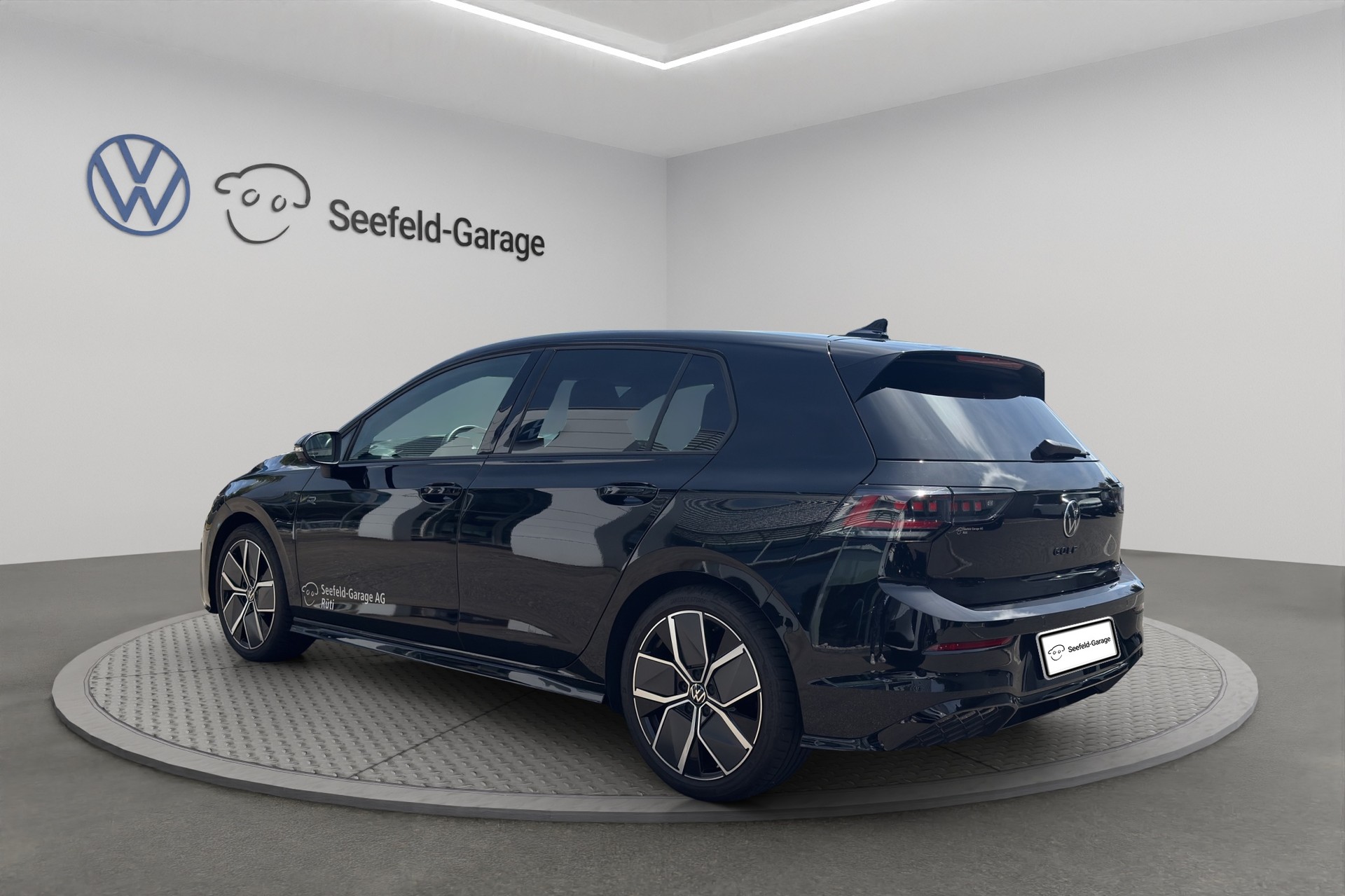 VW Golf 1.5 e TSI mHEV R-Line DSG-image-3