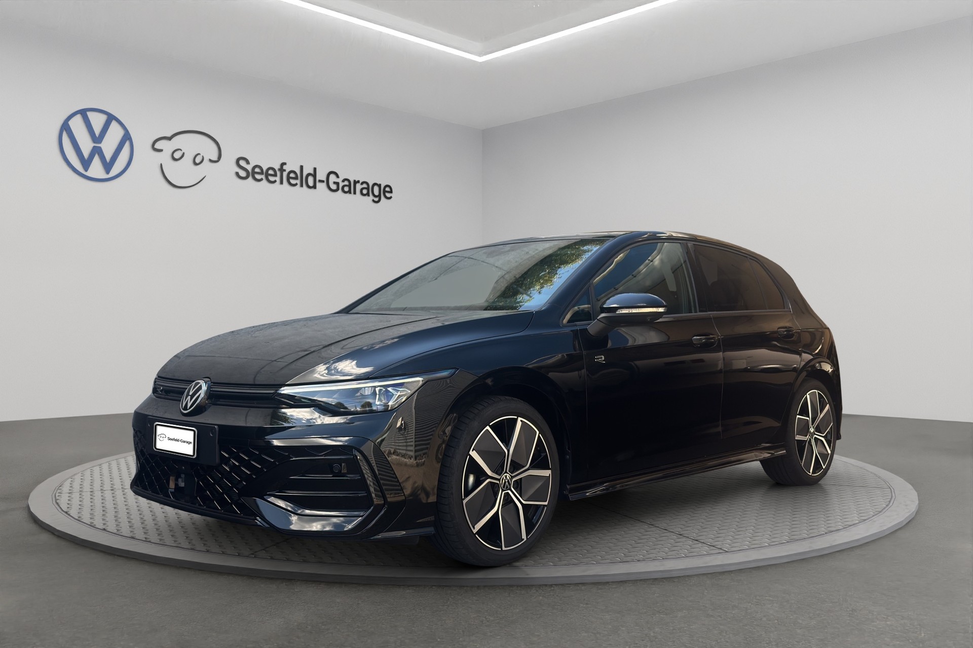 VW Golf 1.5 e TSI mHEV R-Line DSG-image-0