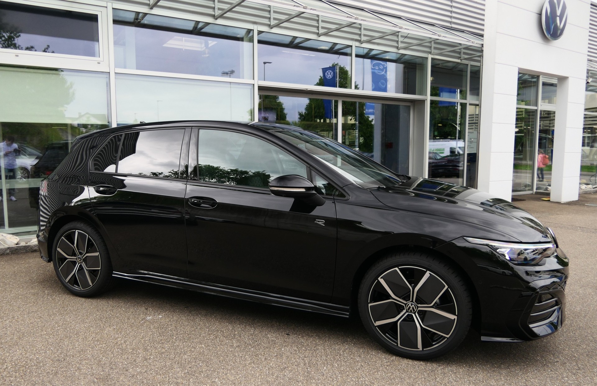 VW Golf 1.5 e TSI mHEV R-Line DSG-image-3