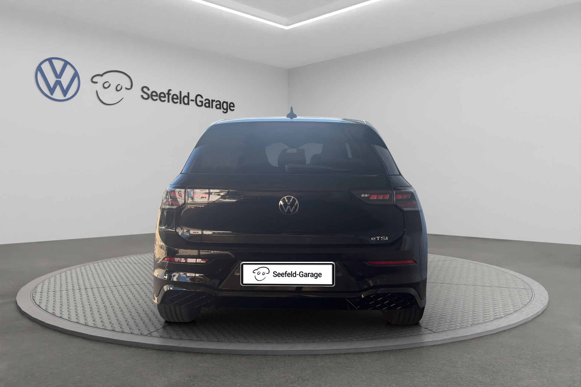 VW Golf 1.5 e TSI mHEV R-Line DSG-image-4