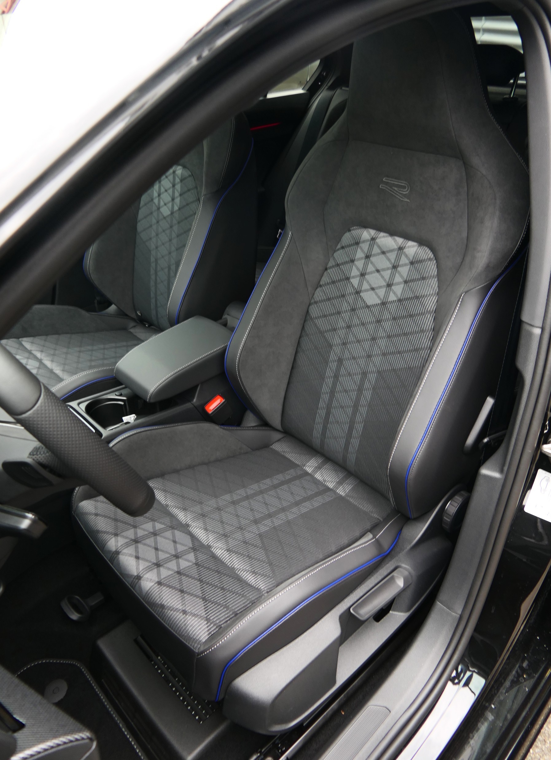VW Golf 1.5 e TSI mHEV R-Line DSG-image-5