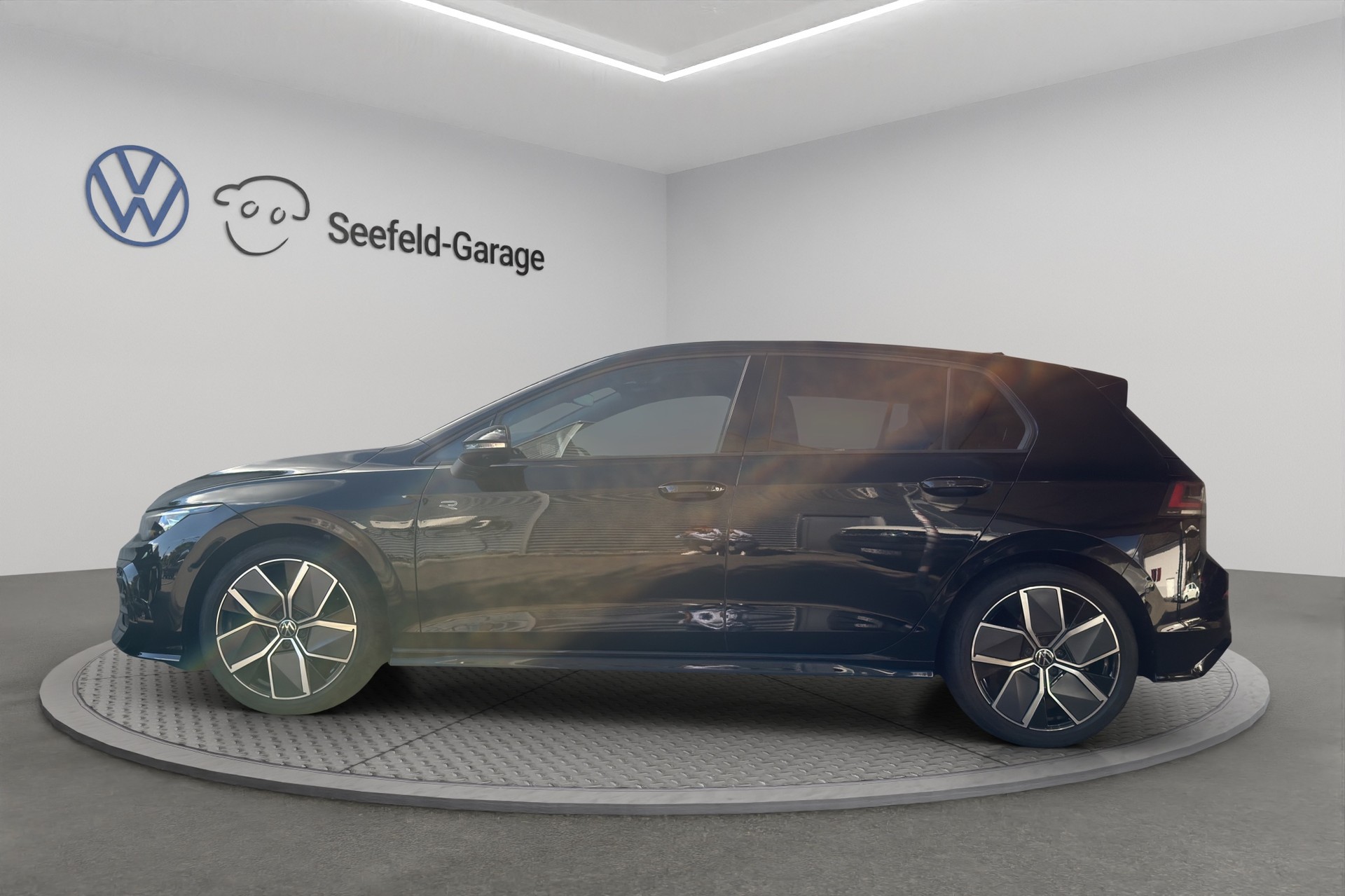 VW Golf 1.5 e TSI mHEV R-Line DSG-image-2
