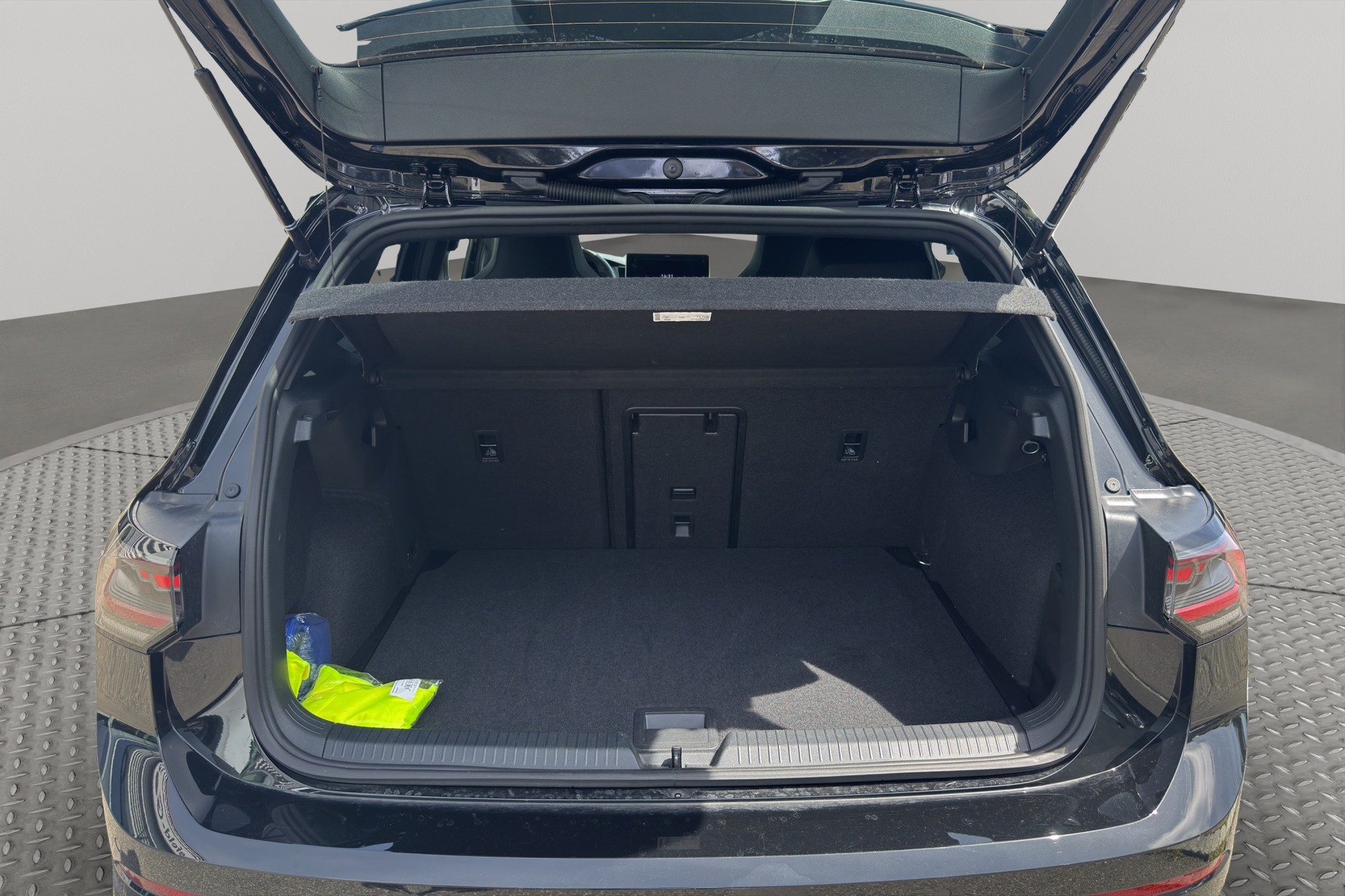 VW Golf 1.5 e TSI mHEV R-Line DSG-image-10
