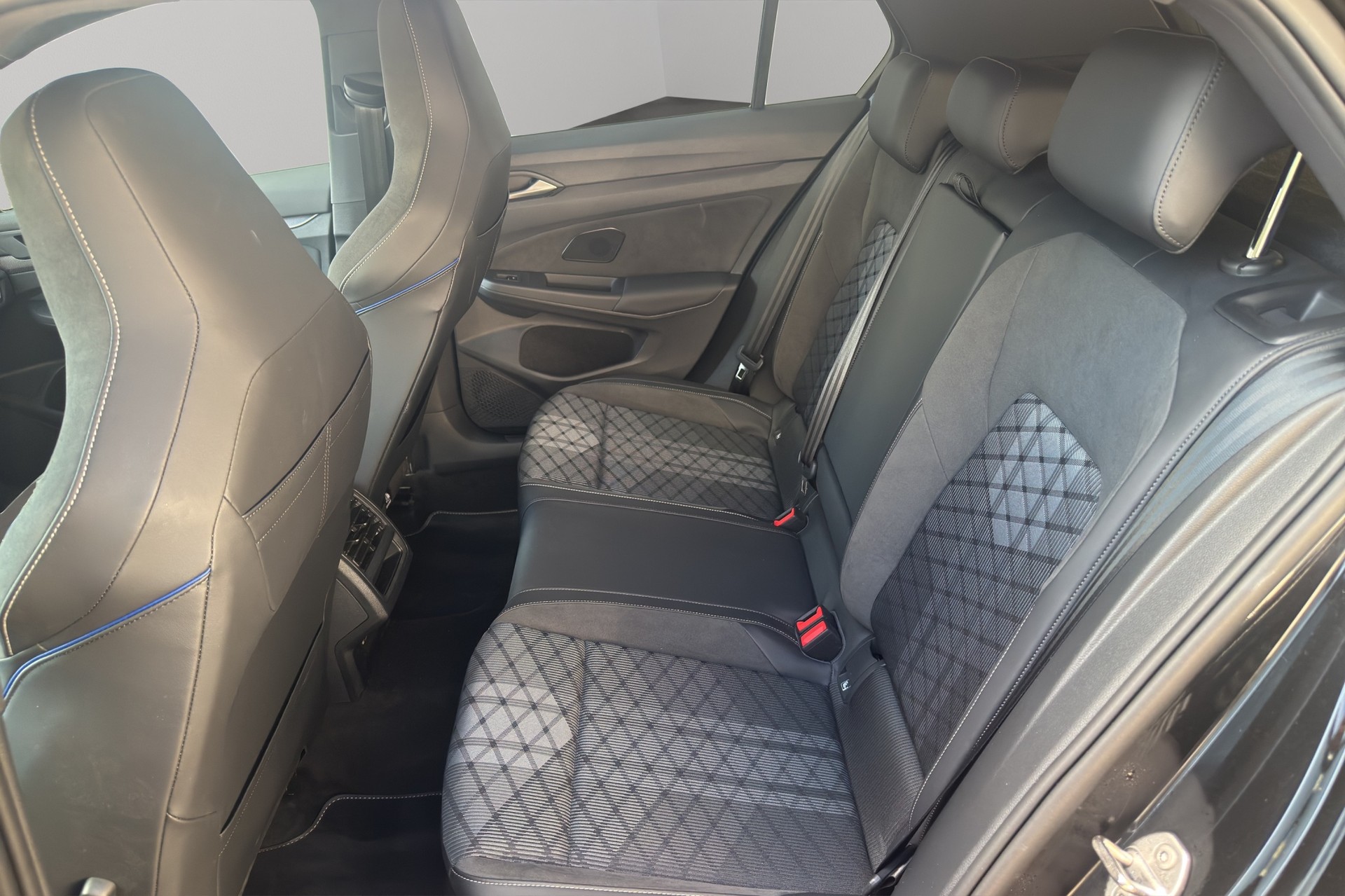 VW Golf 1.5 e TSI mHEV R-Line DSG-image-5