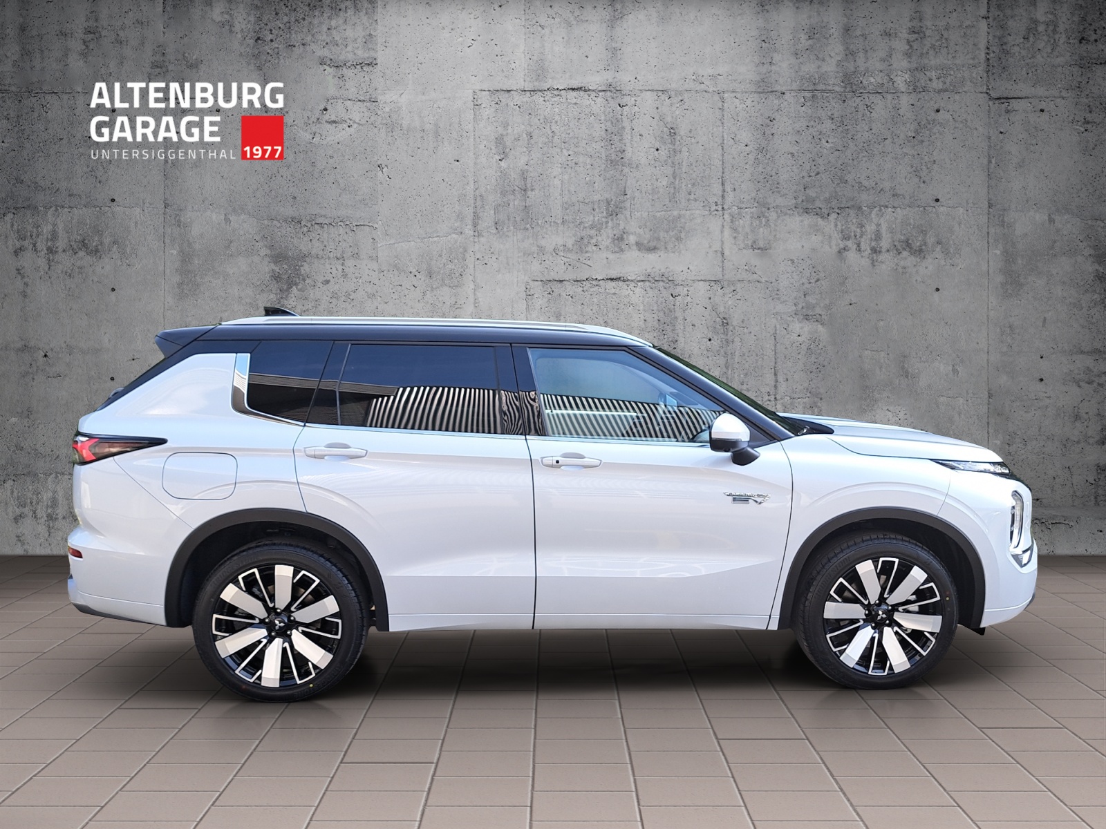 MITSUBISHI Outlander 2.4 PHEV Instyle 4x4-image-5