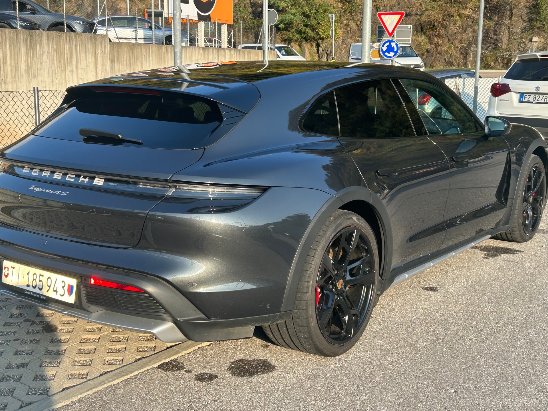 PORSCHE Taycan 4S Cross Turismo Performance Plus Battery 93.4 Kw-image-4
