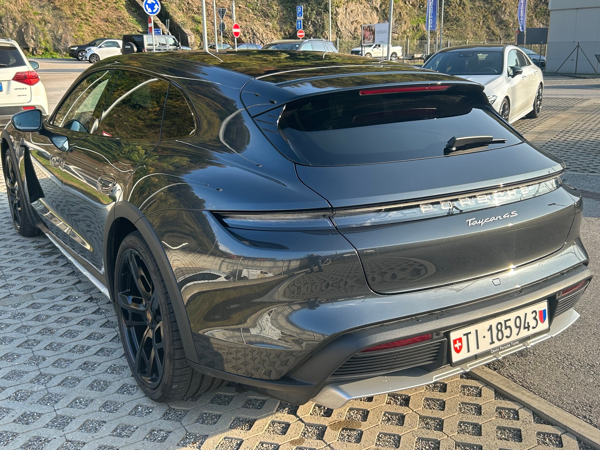 PORSCHE Taycan 4S Cross Turismo Performance Plus Battery 93.4 Kw-image-5
