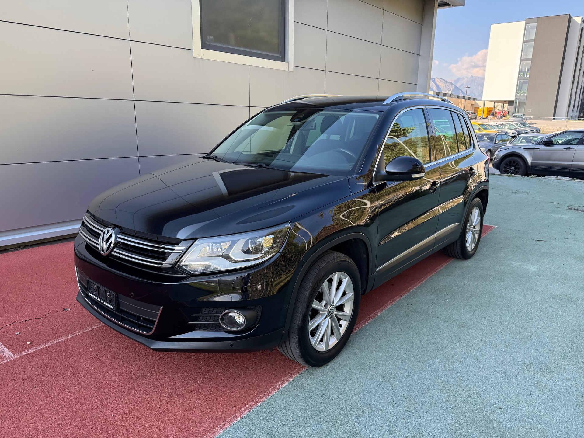 VW Tiguan 2.0 TSI Track&Style 4Motion-image-1