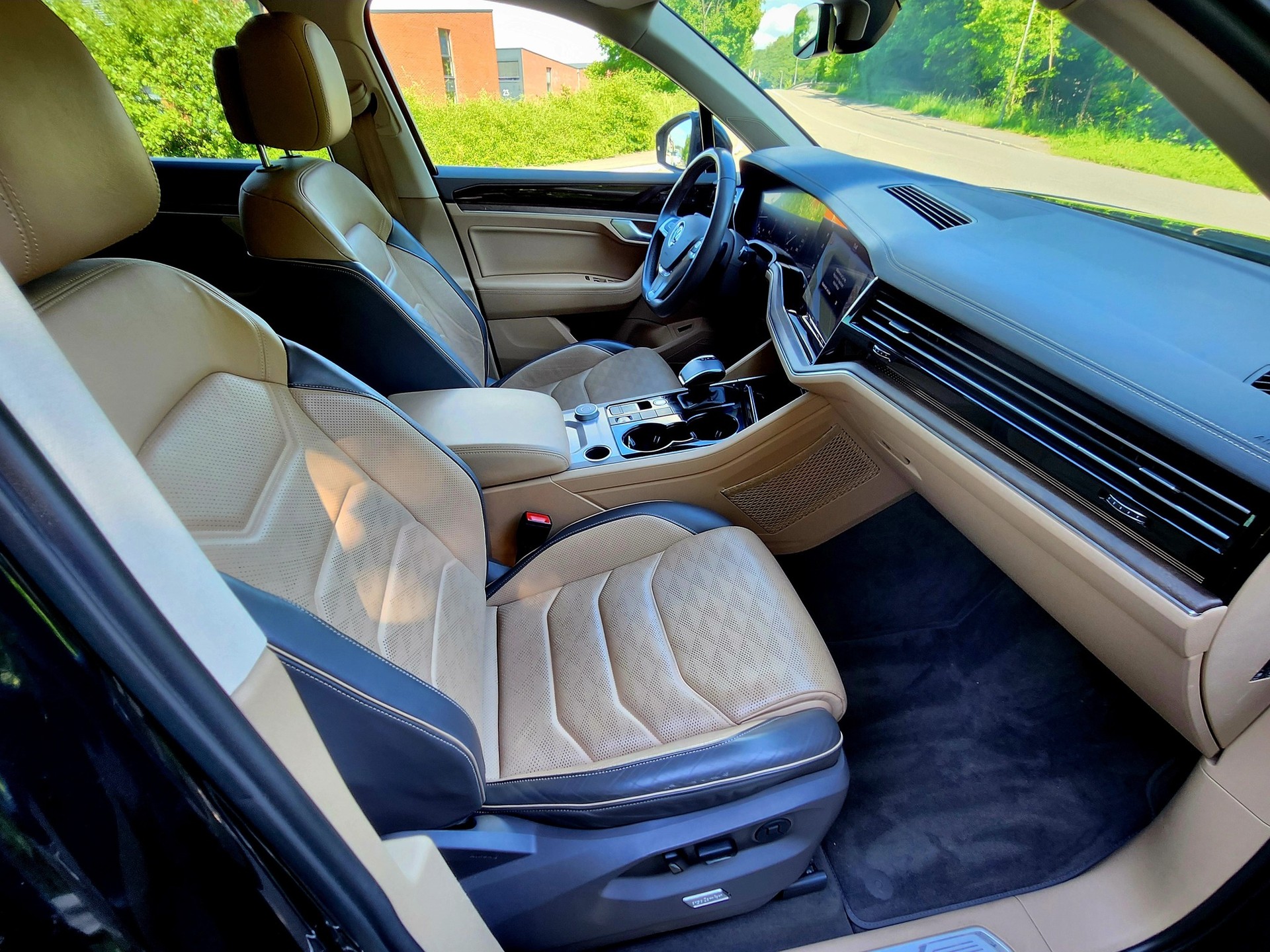 VW Touareg 3.0 TDI Atmosphere Tiptronic-image-2