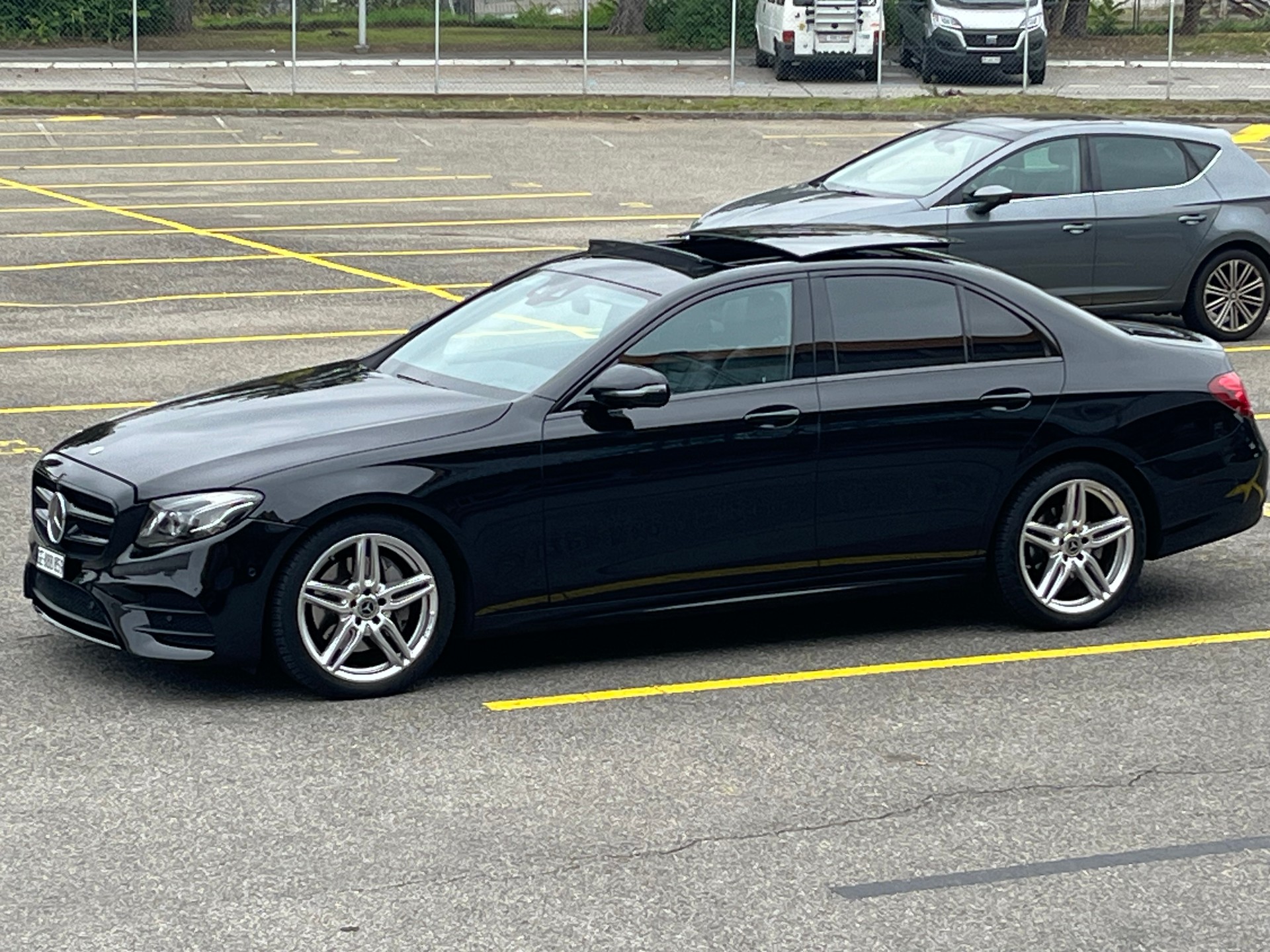 MERCEDES-BENZ E 220 d Swiss Star AMG Line 4Matic 9G-Tronic-image-5