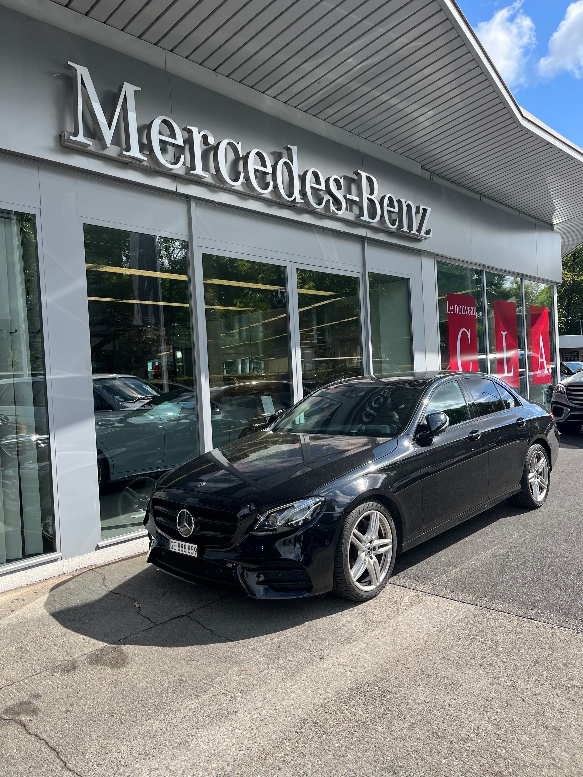 MERCEDES-BENZ E 220 d Swiss Star AMG Line 4Matic 9G-Tronic-image-4