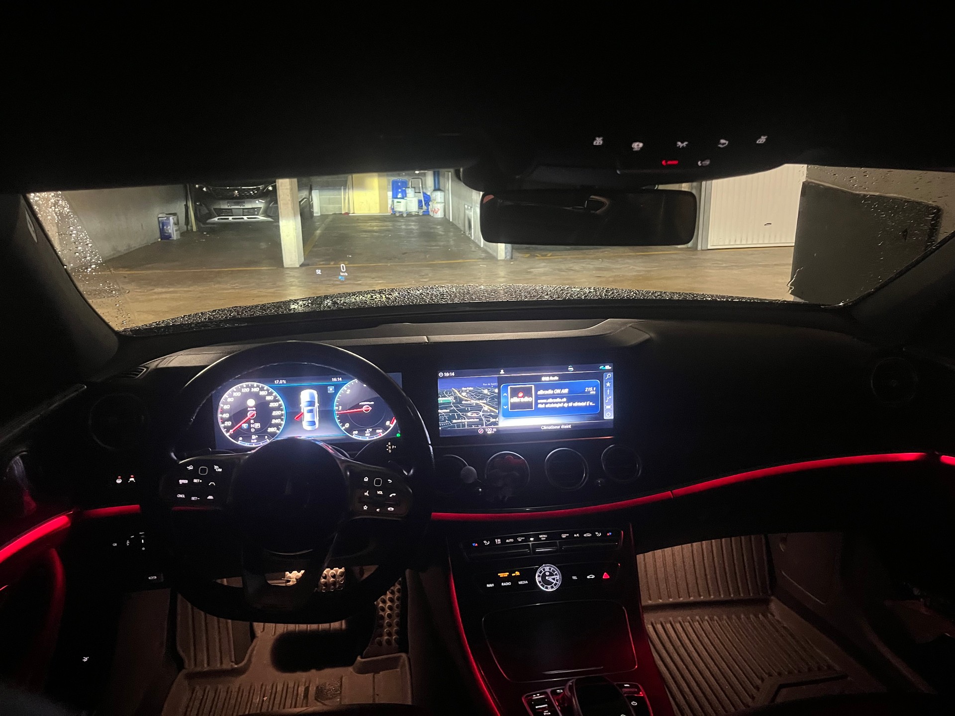 MERCEDES-BENZ E 220 d Swiss Star AMG Line 4Matic 9G-Tronic-image-3