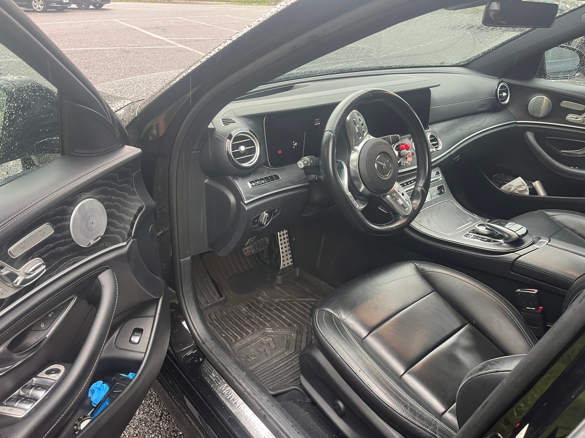MERCEDES-BENZ E 220 d Swiss Star AMG Line 4Matic 9G-Tronic-image-2