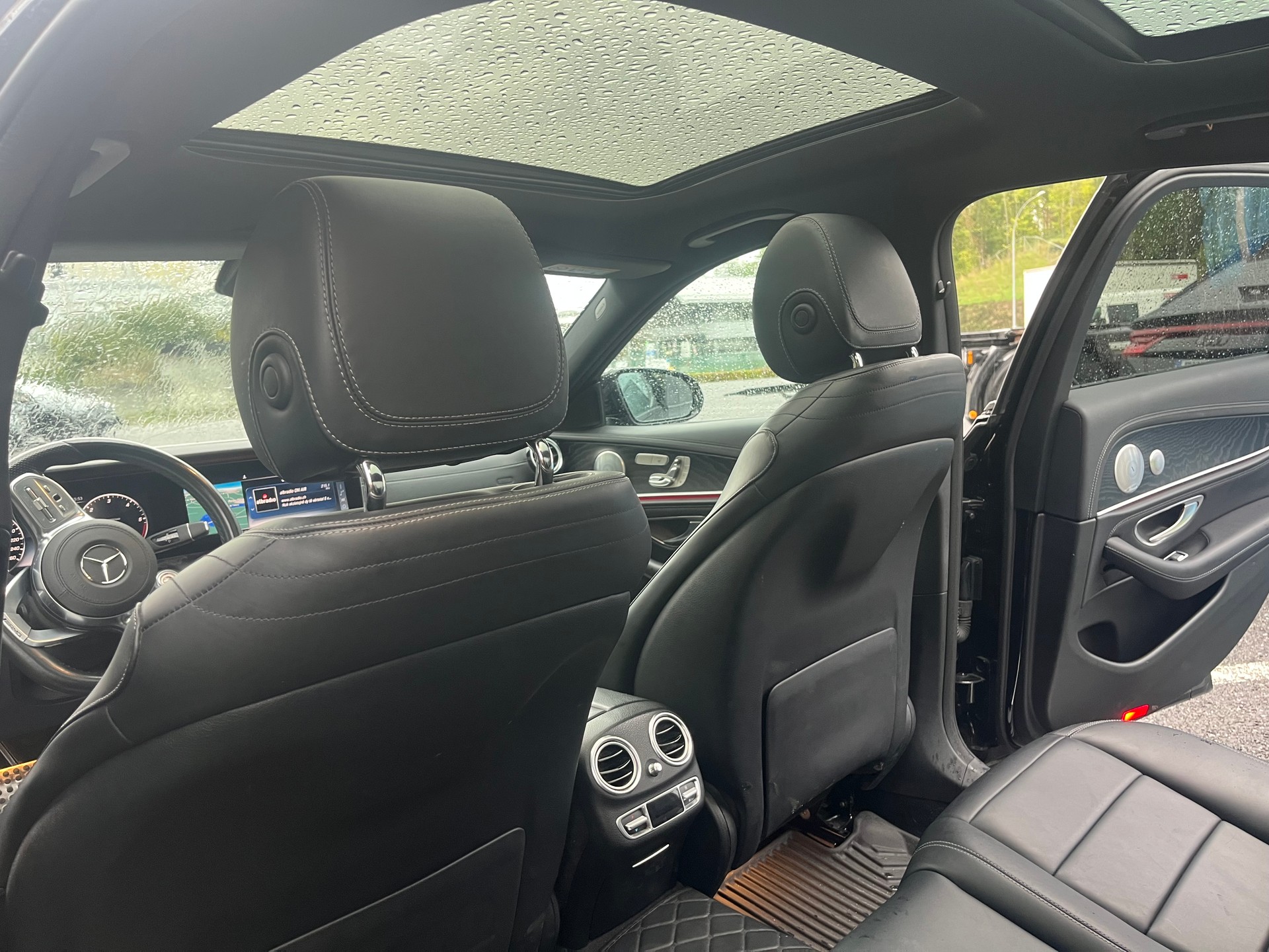 MERCEDES-BENZ E 220 d Swiss Star AMG Line 4Matic 9G-Tronic-image-1