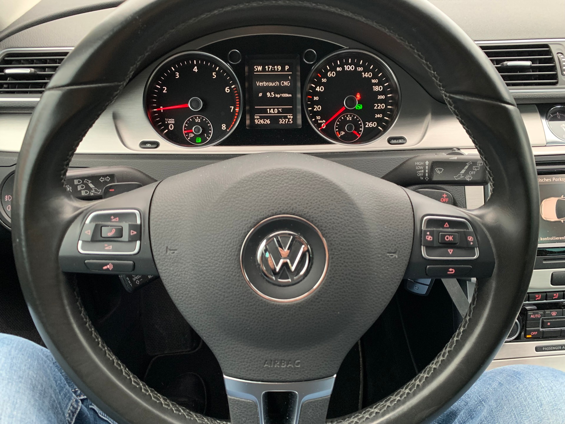 VW Passat Variant 1.4 EcoFuel Highline DSG-image-12