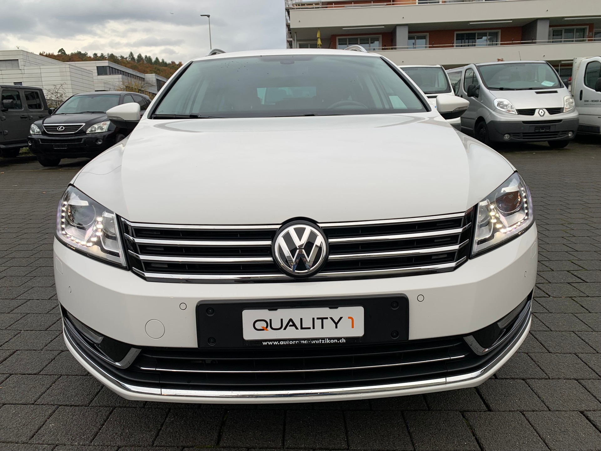 VW Passat Variant 1.4 EcoFuel Highline DSG-image-4