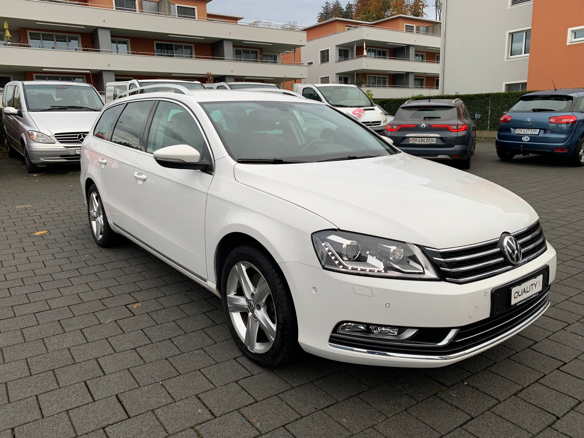 VW Passat Variant 1.4 EcoFuel Highline DSG-image-1