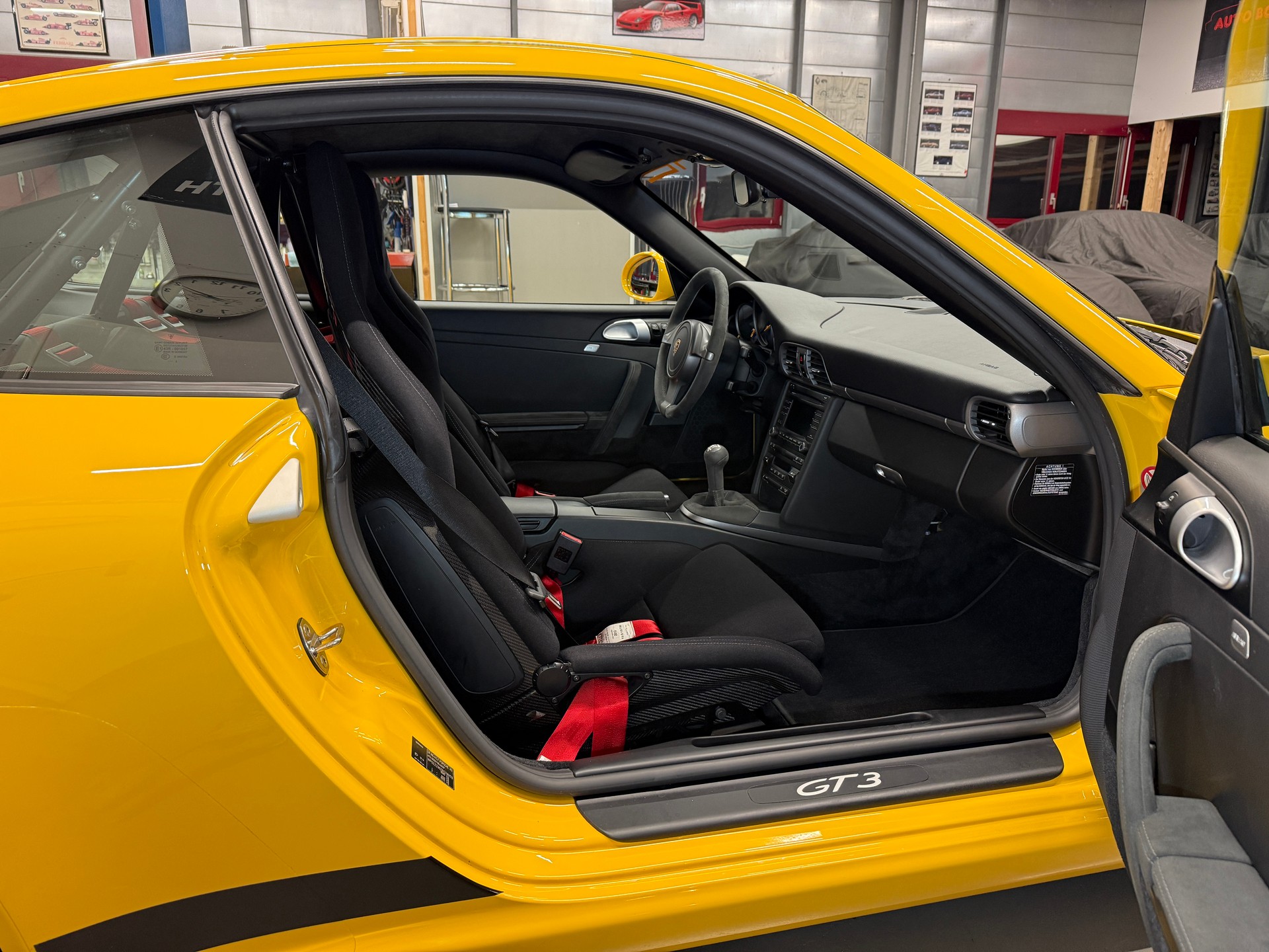 PORSCHE 911 997.2 3.8 GT3 003 Clubsport „Speedgelb“-image-11