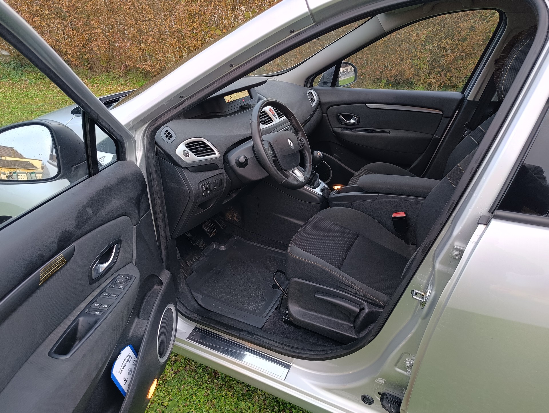 RENAULT Grand Scénic 1.9 dCi Expression-image-7