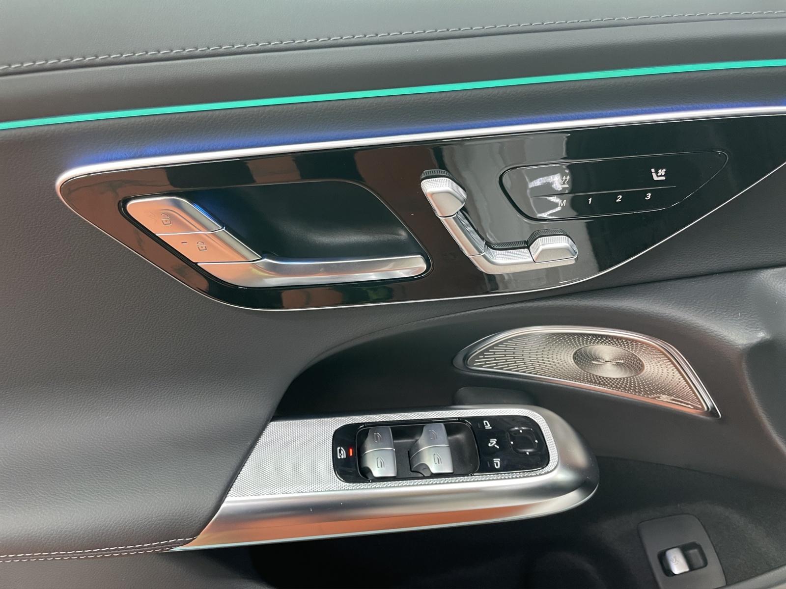 MERCEDES-BENZ E 220 d 4MATIC T-Modell AMG Line-image-6