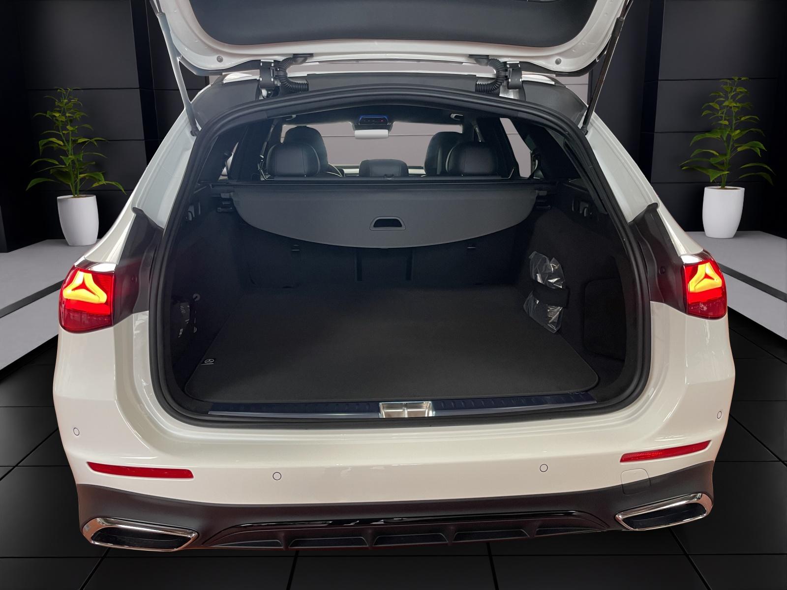 MERCEDES-BENZ E 220 d 4MATIC T-Modell AMG Line-image-8