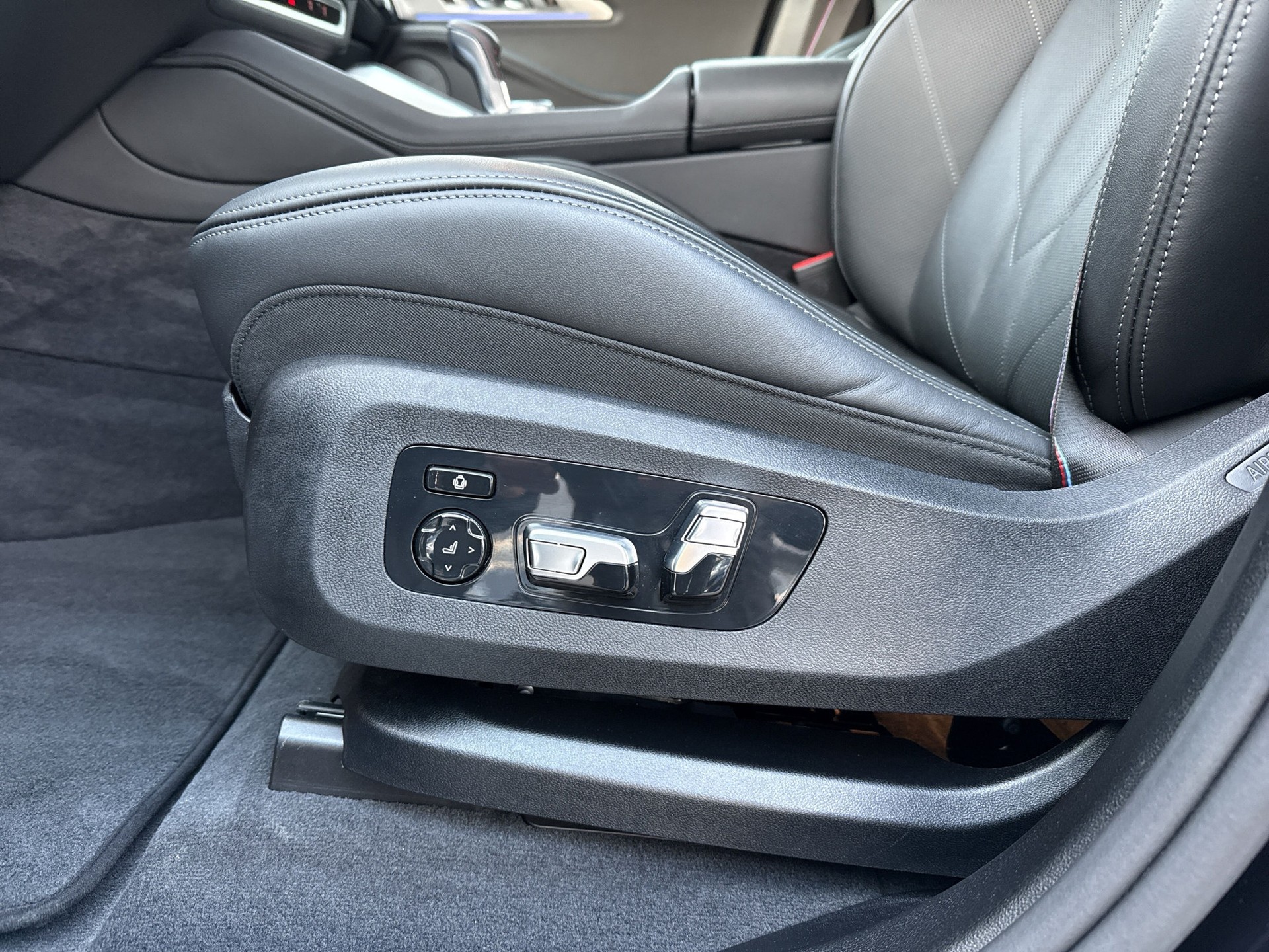 BMW XM xDrive 50e PHEV Steptronic-image-19