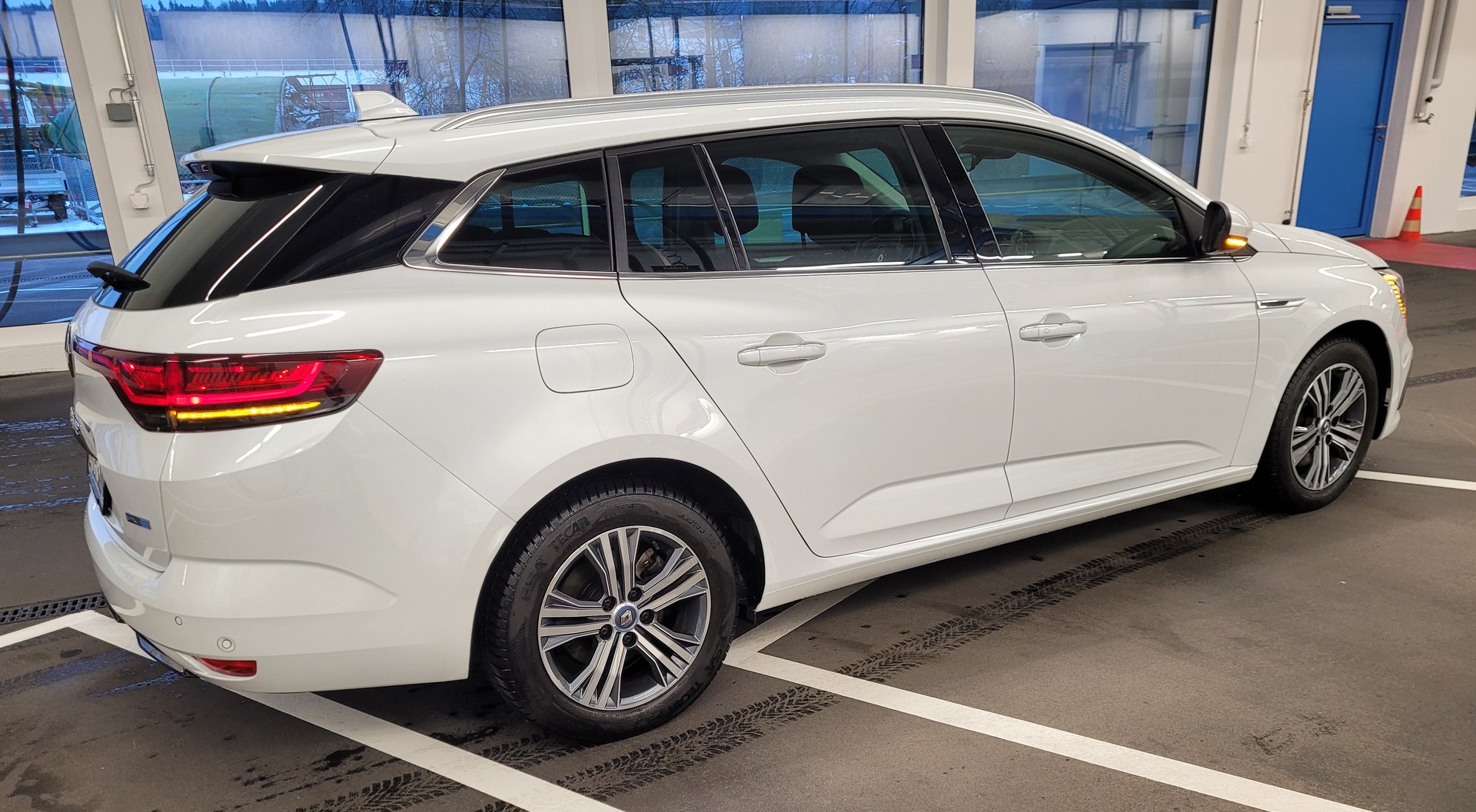 RENAULT Mégane Grandtour 1.6 E-Tech Zen-image-3