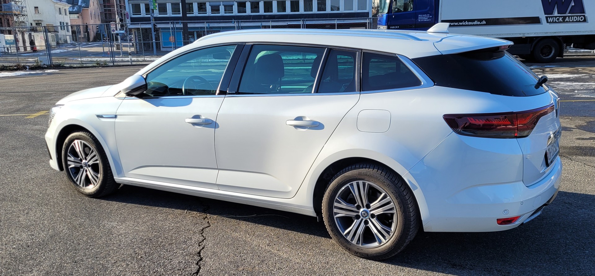 RENAULT Mégane Grandtour 1.6 E-Tech Zen-image-2