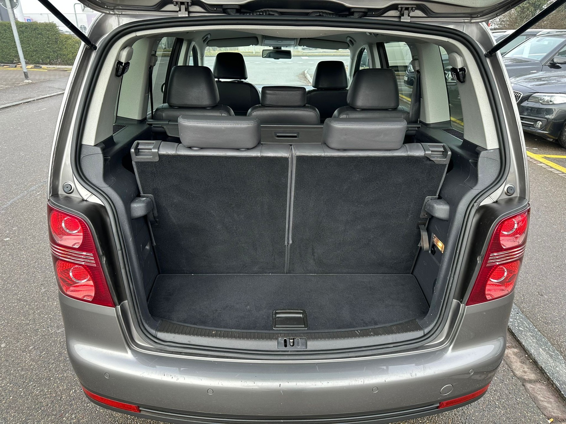 VW Touran 1.4 TSI Highline-image-11