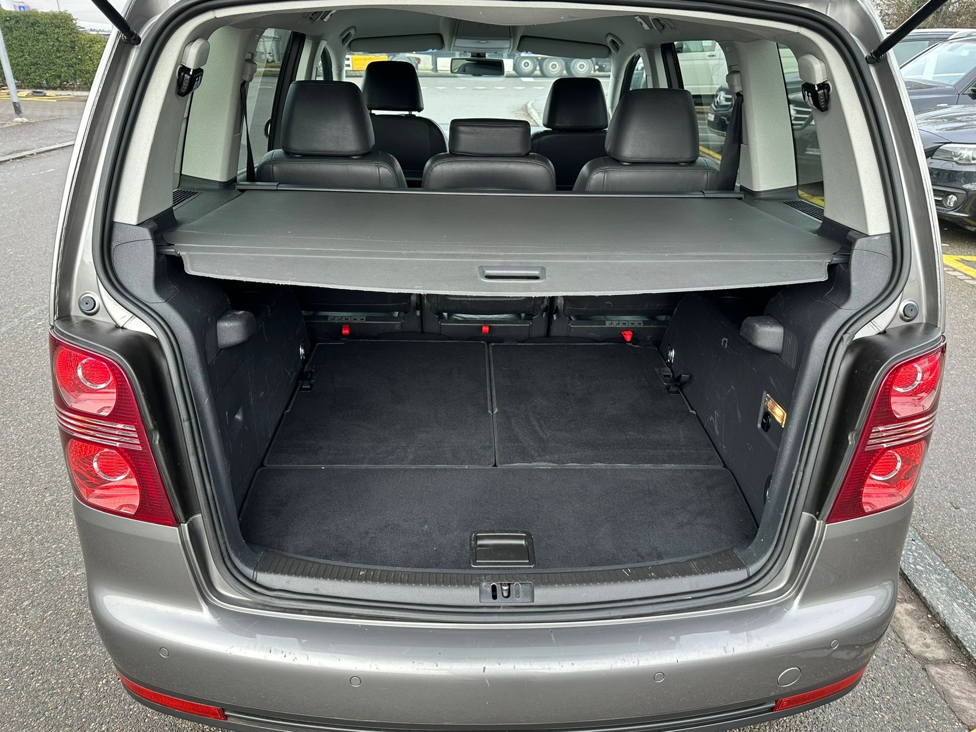 VW Touran 1.4 TSI Highline-image-12