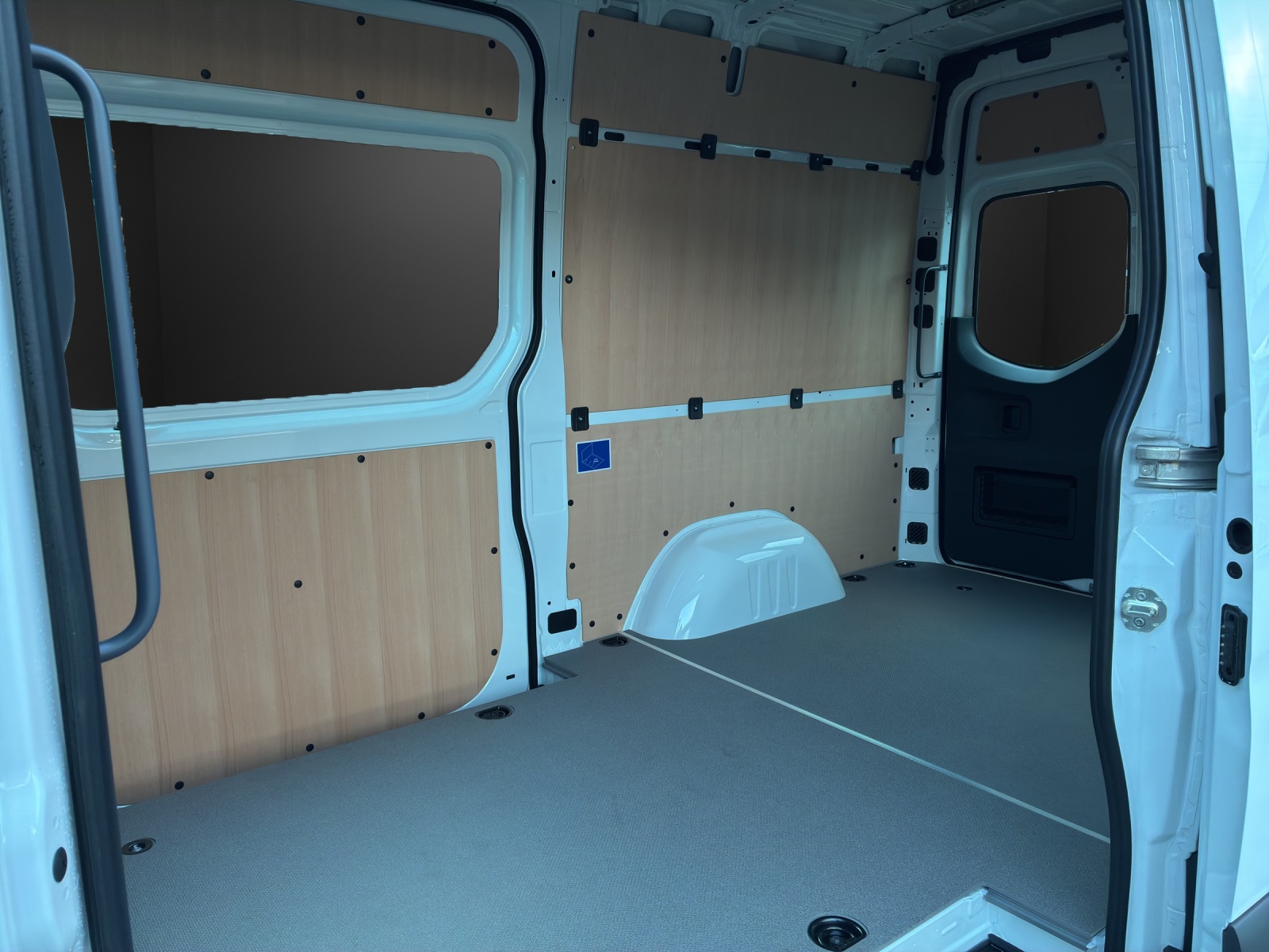 MERCEDES-BENZ Sprinter 317 CDI Standard 9G-TRONIC-image-10