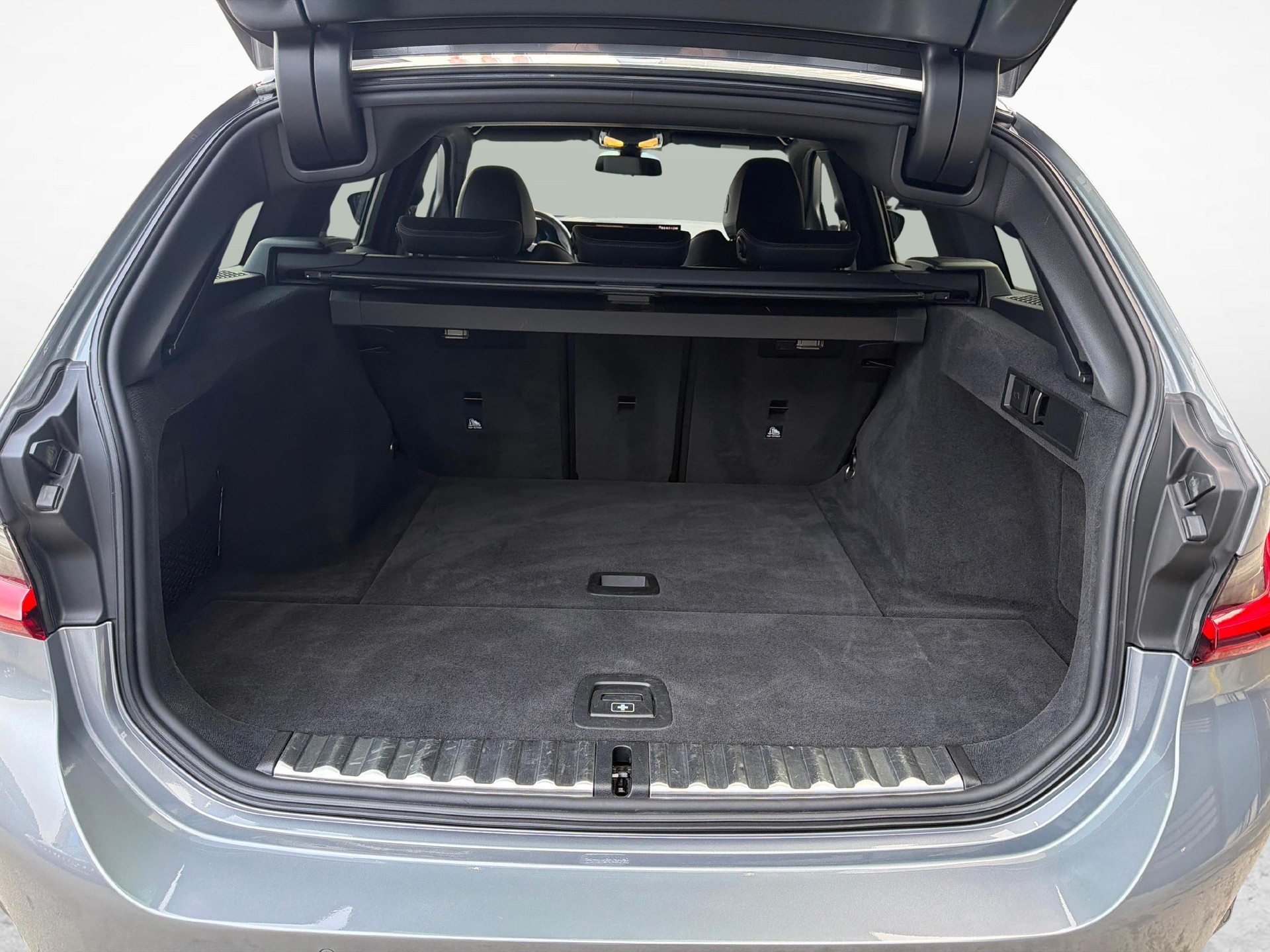 BMW 330d xDrive Touring-image-19