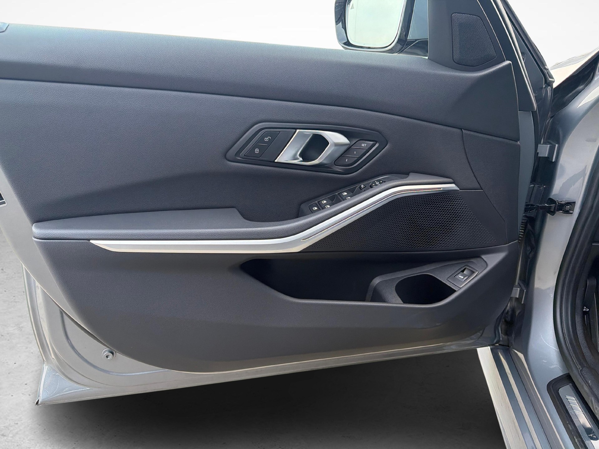BMW 330d xDrive Touring-image-16